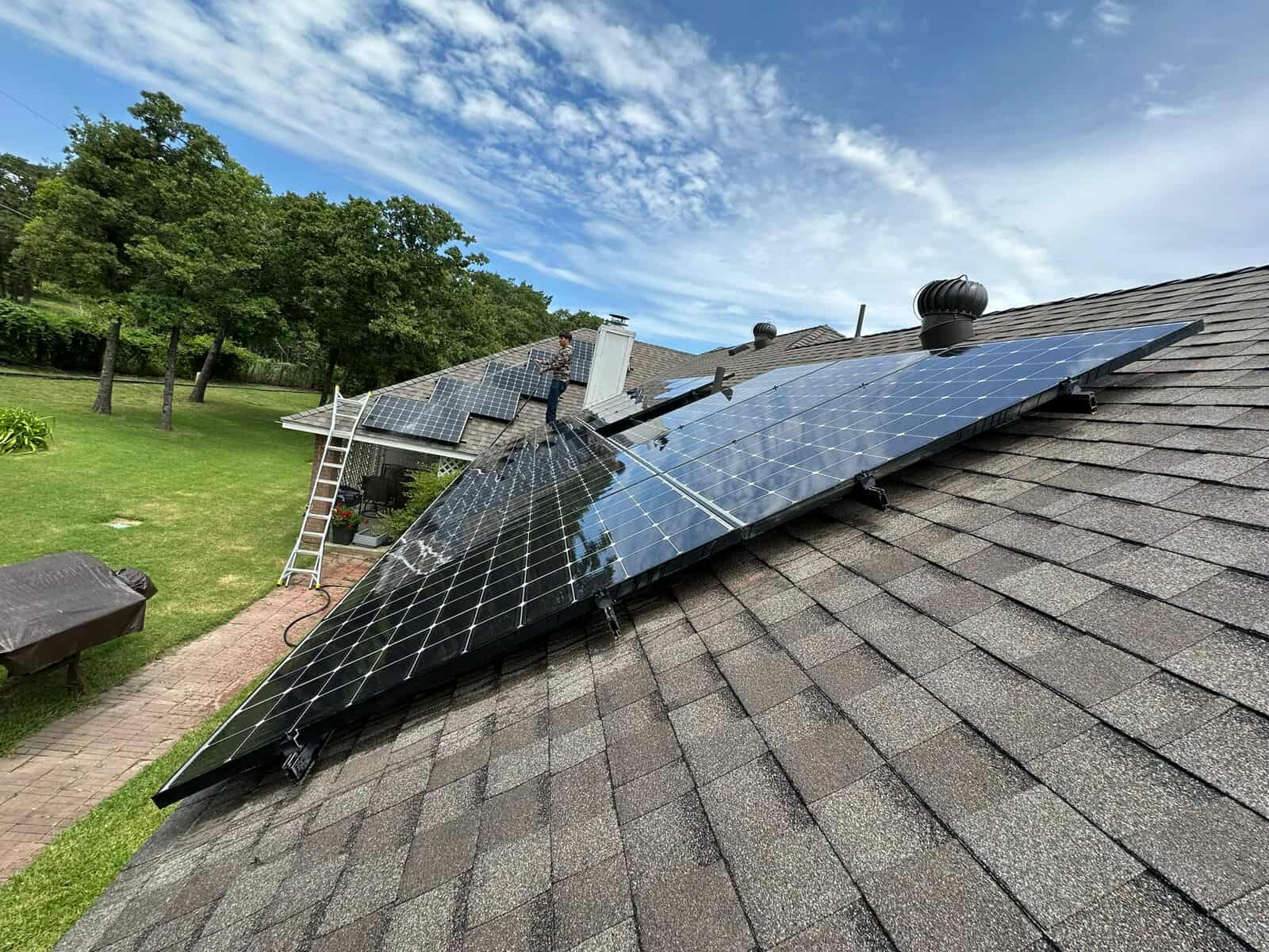 Full rooftop array documented before detach